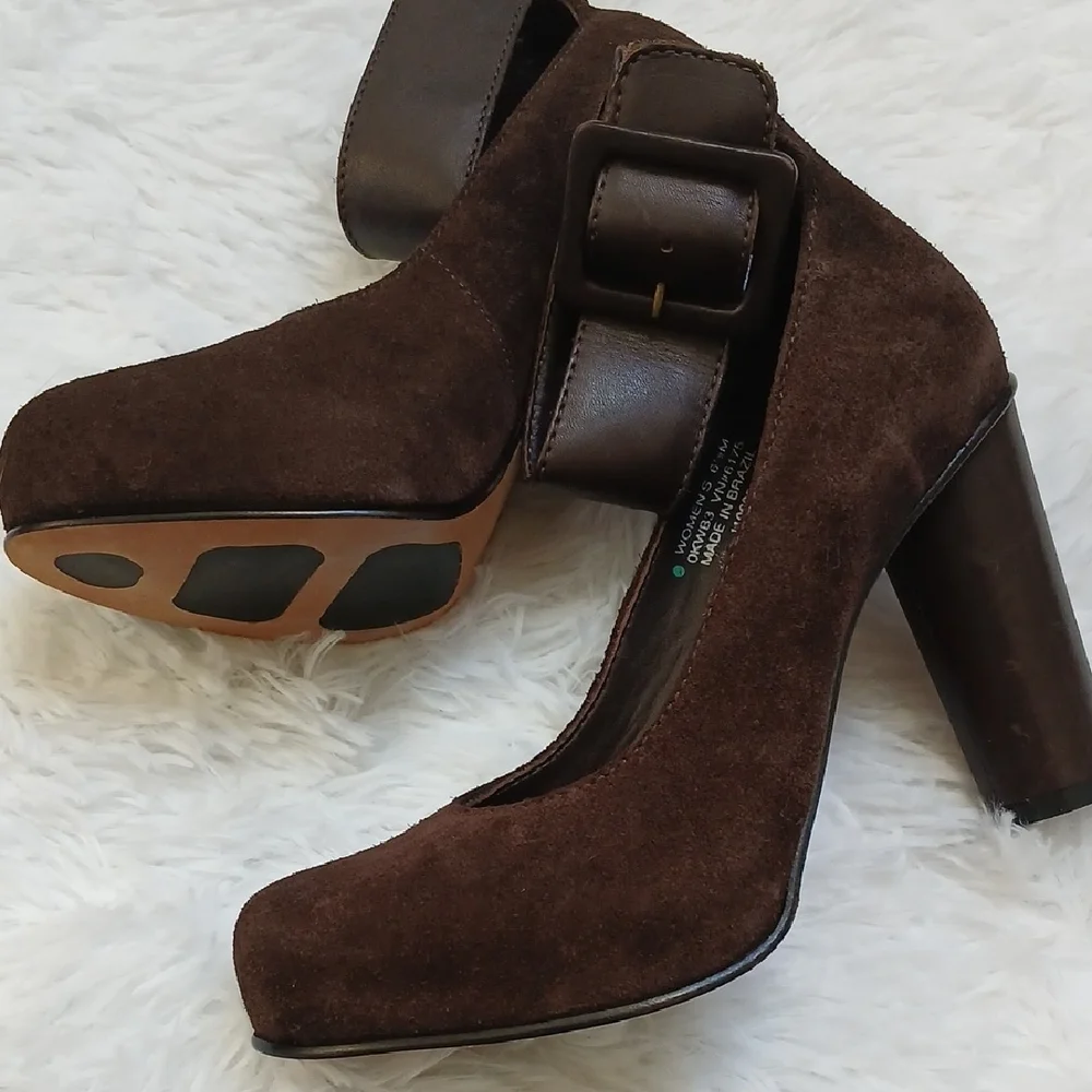 L.L. Bean Dark Brown Women's Ankle Strap‎  Heels Size 6.5 M